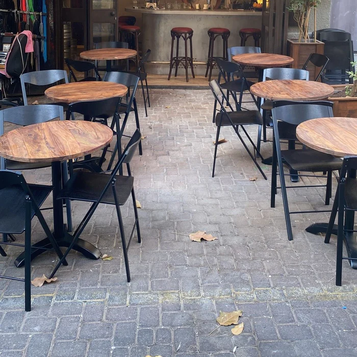 כסא מתקפל מעץ וברזל צבע שחור דגם בוסטון